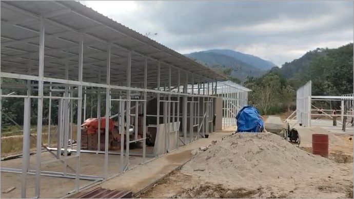Proses pembangunan hunian sementara di Aceh, pada&nbsp;Rabu, 4 Februari 2026