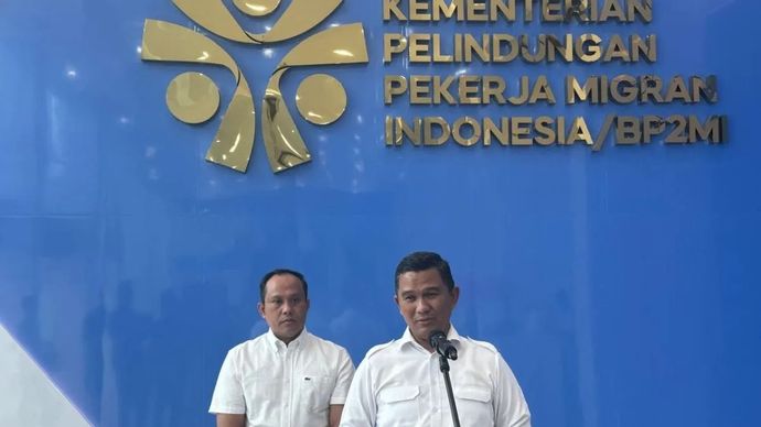 Direktur Jenderal Pelindungan Kementerian Pelindungan Pekerja Migran Indonesia (P2MI) Rinardi (kanan) di Jakarta, Rabu, 4 Februari 2026. (ANTARA/Cindy Frishanti)
