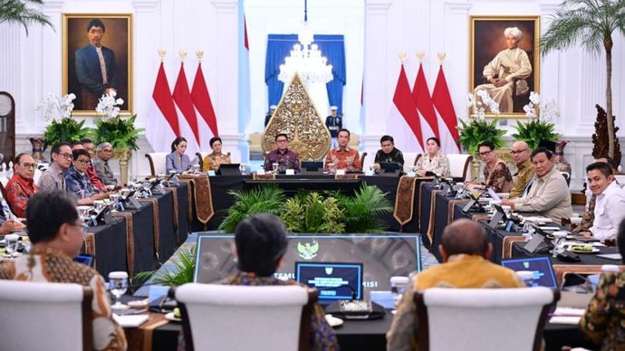 Presiden Prabowo Subianto menggelar pertemuan bersama tokoh dan akademisi politik luar negeri di Istana Merdeka,