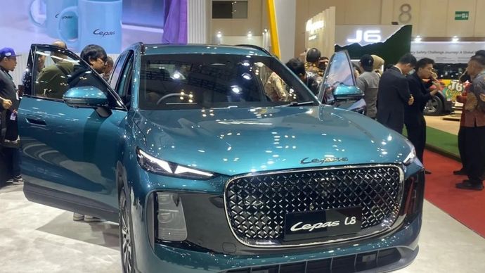 Mobil Lepas L8 dipamerkan di ajang GJAW 2025. (ANTARA/Chairul Rohman)