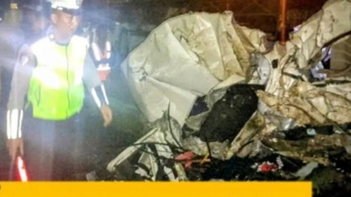 Kecelakaan kereta api di Lamongan, Jawa Timur. 