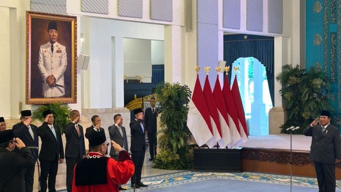 Prabowo Saksikan Sumpah MK dan Melantik Wakil Menteri Keuangan di Istana Negara