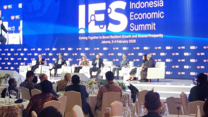 Utusan Khusus Presiden RI Bidang Energi dan Iklim Hashim Djojohadikusumo memberikan paparan dalam forum Indonesia Economic Summit 2026 di Jakarta, Rabu (4/2/2026). 