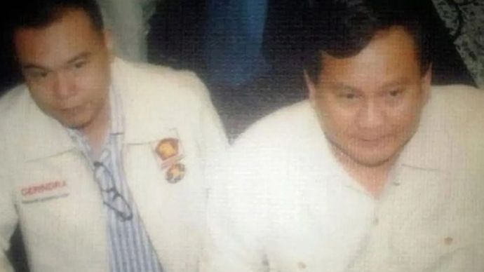 Arsip foto - Prabowo Subianto (kanan) bersama Sufmi Dasco Ahmad (kiri) saat merintis Partai Gerindra. (ANTARA/HO-Gerindra)