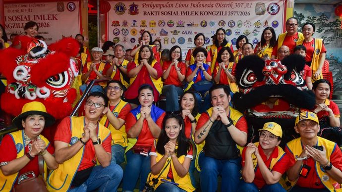Ketua Umum Panitia Imlek Nasional 2026, Irene Umar di Wihara Dharma Jaya Toasebio, Jakarta. 