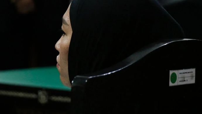 Terdakwa pembunuhan Brigadir Esco Faska Rely, Brigadir Rizka Sintiani, menjalani sidang pembacaan dakwaan dari penuntut umum di Pengadilan Negeri Mataram, Nusa Tenggara Barat, Selasa, 10 Februari 2026. ANTARA/Dhimas BP