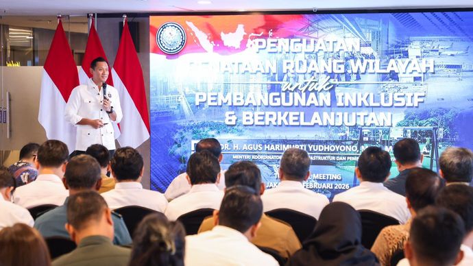 Menteri Koordinator Bidang Infrastruktur dan Pembangunan Kewilayahan, Agus Harimurti Yudhoyono (AHY), melakukan koordinasi lintas kementerian dan lembaga melalui Town Hall Meeting Penguatan Penataan Ruang Wilayah untuk Pembangunan Inklusif dan Berkelanjutan di Jakarta, Senin, 9 Februari 2026.