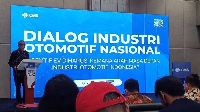 Indonesia Center for Mobility Studies (ICMS) menggelar Dialog Industri Otomotif Nasional dalam rangkaian agenda tahunan IIMS. (Foto: Adiantoro/NTV)