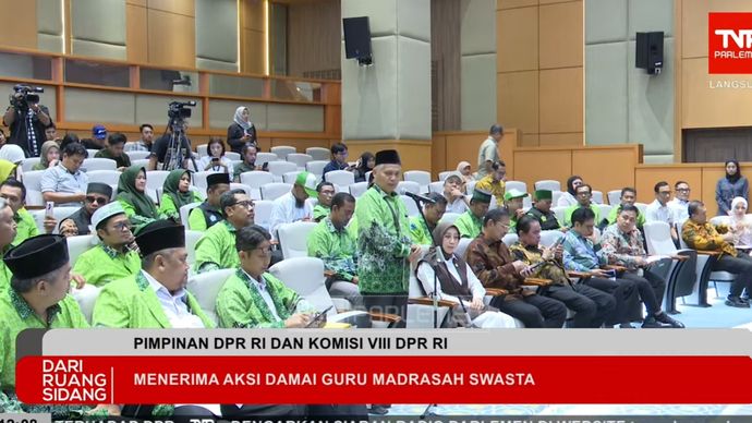 Guru madrasah swasta mengadu ke DPR RI. 