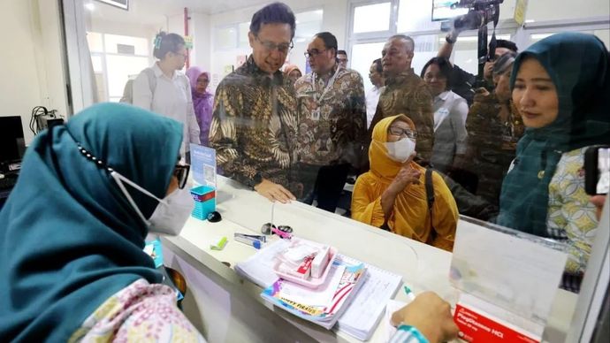 Menteri Kesehatan Budi Gunadi Sadikin meninjau Cek Kesehatan Gratis di RSUP dr. Kariadi, Semarang.