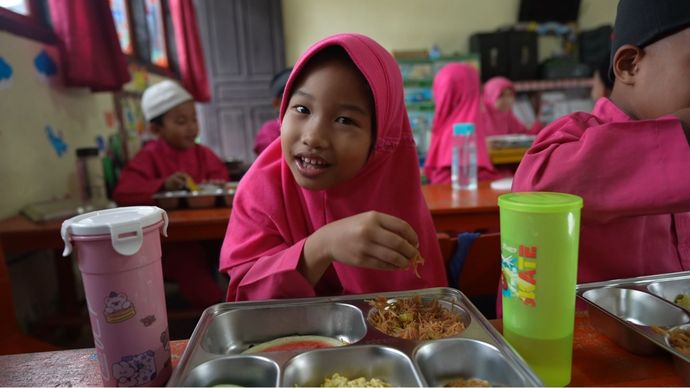 Lahapnya Anak-anak TK di Pulau Terluar Natuna Menyantap MBG: Enak Sekali