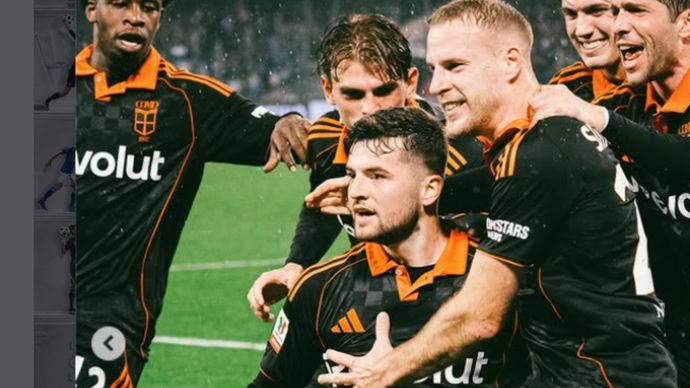 Skuad Como berfoto sebelum pertandingan menghadapi Napoli pada pertandingan perempat final Piala Italia di Stadion Diego Armando Maradona, Naples, Selasa (10/2/2026) waktu setempat. (x.com/Como_1907)