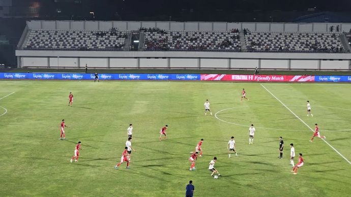 Pertandingan ujicoba antara timnas Indonesia U-17 melawan China U-17 di Stadion Indomilk Arena, Tangerang.