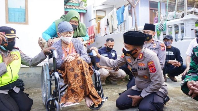 Polisi Pengayom Masyarakat