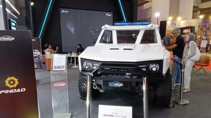 Pindad Maung MV2 4x4 mencuri perhatian pengunjung di IIMS 2026. (Foto: Adiantoro/NTV) 