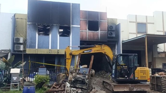 Kondisi Gudang Pestisida milik PT Biotek Saranatama di Kawasan Taman Tekno, Tangerang Selatan, Banten pasca terbakar.
