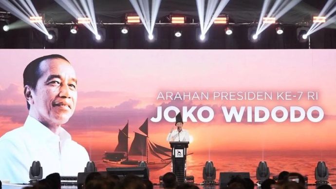 Arsip - Presiden ke-7 RI Joko Widodo memberikan arahan dan motivasi kepada seluruh kader saat menghadiri Rapat Kerja Nasional (Rakernas) I Partai Solidaritas Indonesia (PSI) di Hotel Claro, Makassar, Sulawesi Selatan, Sabtu, 31 Januari 2026. (ANTARA.)