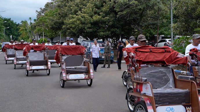 Penarik&nbsp;bantuan becak listrik Presiden RI Prabowo Subianto.