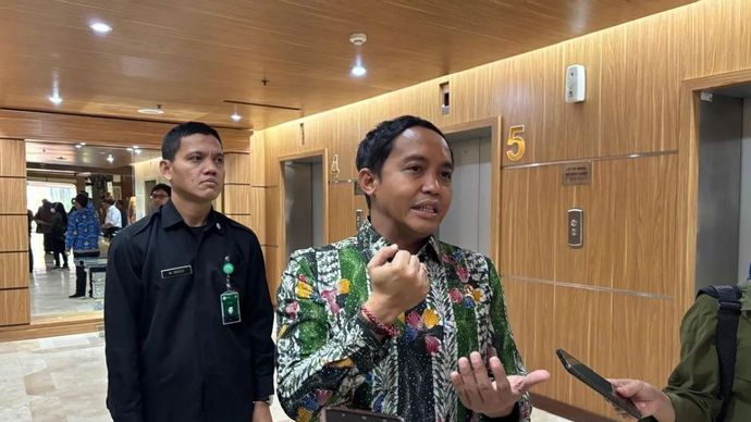 Menhut Raja Juli Antoni ketika memberikan keterangan kepada wartawan usai peluncuran  Layanan Dana Masyarakat untuk Lingkungan periode keempat di Jakarta, Kamis, 12 Februari 2026. ANTARA/Prisca Triferna