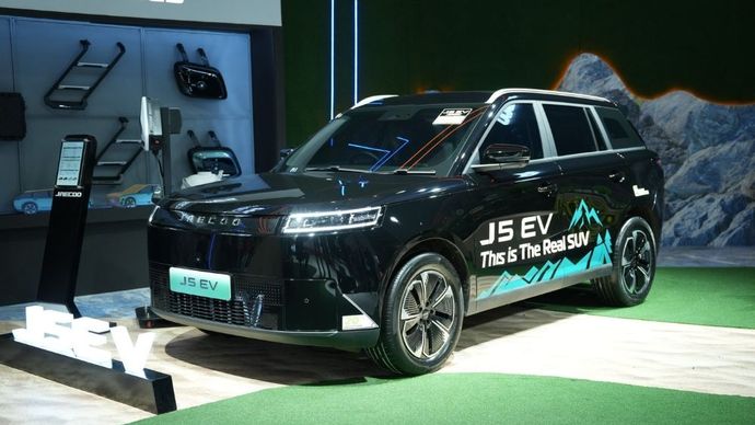 JAECOO J5 EV yang ditampilkan di booth JAECOO pada IIMS 2026. (Foto: Dok/Istimewa) 