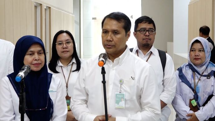 Direktur Medis dan Keperawatan RSCM dr. Renan Sukmawan memberikan keterangan&nbsp;dalam konferensi pers di RSCM, Jakarta pada Kamis, 12 Februari 2026.