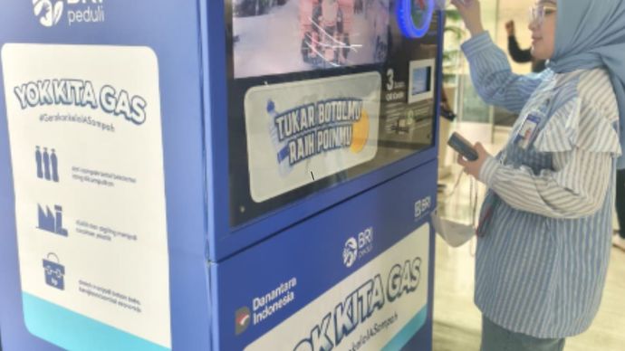 Salah satu cabang BRI yaitu Menara BRILiaN memiliki mesin daur ulang botol plastik. Hal ini merupakan salah satu upaya BRI Menara BRILiaN dalam mengurangi sampah plastik.