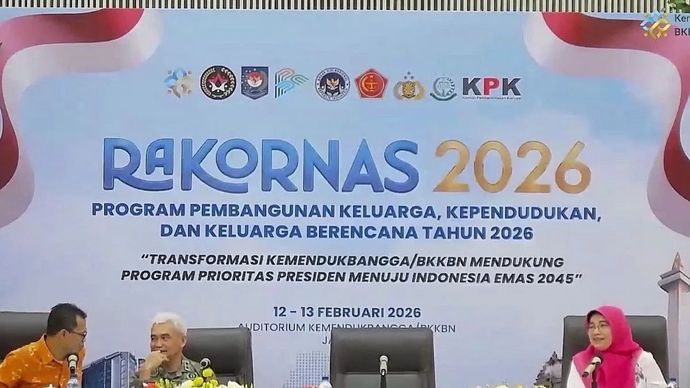Sekretaris Deputi Bidang Sistem dan Tata Kelola BGN Ermia Sofiyessi (paling kanan) dalam Rapat Koordinasi Nasional (Rakornas) Pembangunan Keluarga, Kependudukan, dan Keluarga Berencana (Bangga Kencana) di Jakarta, Jumat, 13 Februari 2026. ANTARA/Lintang Budiyanti Prameswari.