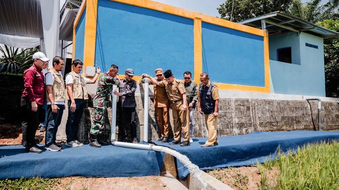 PLN terus bersinergi dengan pemerintah dalam memperluas program listrik masuk sawah. Melalui program Electrifying Agriculture, para petani di Kabupaten Seluma, Bengkulu, memanfaatkan pompanisasi berbasis listrik untuk menghemat bahan bakar sekaligus meningkatkan hasil panen secara signifikan.