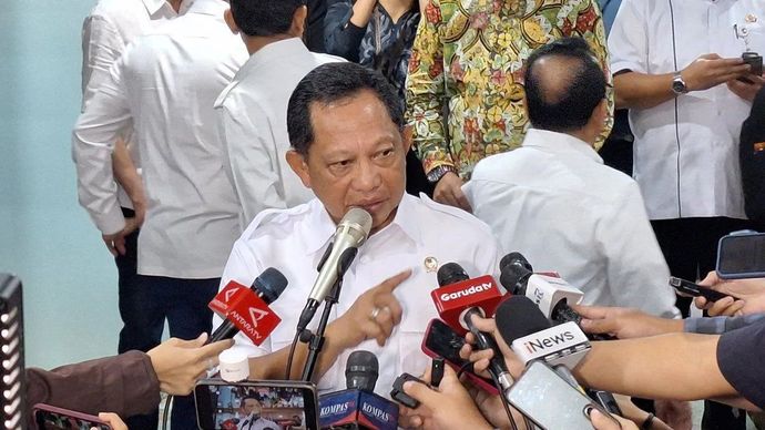 Menteri Dalam Negeri selaku Ketua Satuan Tugas Percepatan Rehabilitasi dan Rekonstruksi Pascabencana di Wilayah Sumatera Muhammad Tito Karnavian memberikan keterangan kepada wartawan di Kantor Pusat Kementerian Dalam Negeri, Jakarta, Rabu, 11 Februari 2026. ANTARA/Fianda Sjofjan Rassat/aa.