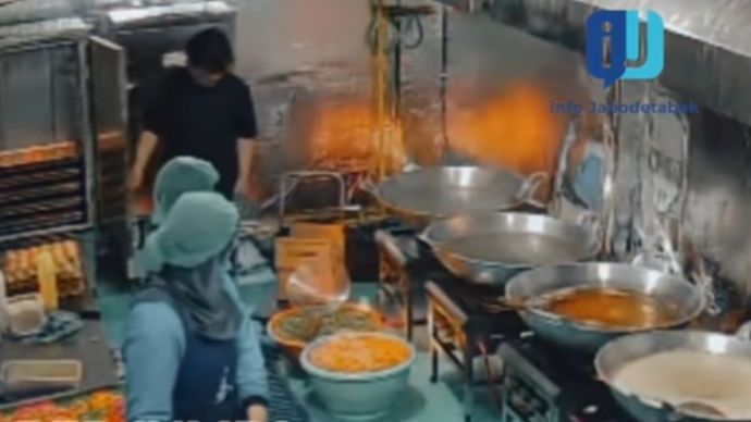 Pria Selamatkan Emak-emak Lagi Masak di Dapur MBG 