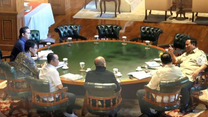 Prabowo Kumpulkan Menteri Ekonomi di Hambalang