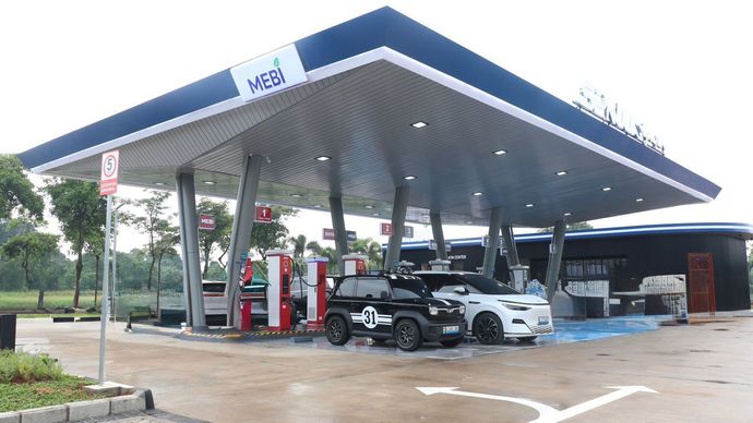 SPKLU Center Signature berkapasitas 400 kW di Scientia Garden, Gading Serpong, Kabupaten Tangerang. Fasilitas ultra fast charging yang mengusung teknologi split charger dengan liquid cooling system yang memungkinkan proses pengisian daya kendaraan listrik berlangsung lebih cepat dan efisien.