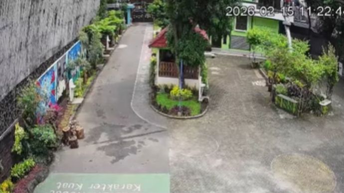 Tembok di SMPN 182 Jakarta Selatan Roboh 