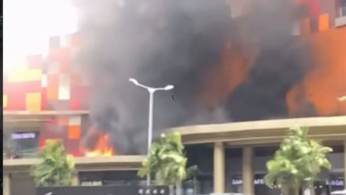 Terjadi kebakaran di Mal Ciputra Cibubur, Kejadian pada hari Selasa 17/02/26 sekitar pukul 17:40 WIB.  Belum di ketahui penyebab kebakaran, saat ini sedang dalam proses pemadaman.