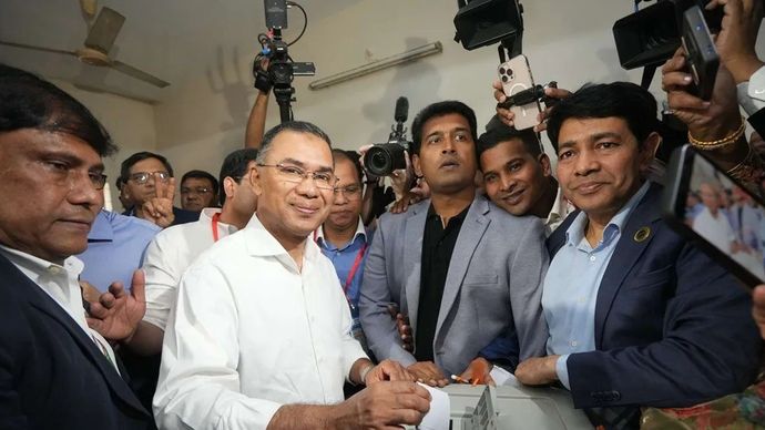 Arsip - Tarique Rahman (tengah), Ketua Partai Nasionalis Bangladesh (BNP), memberikan suaranya di Dhaka, Bangladesh, 12 Februari 2026. (ANTARA/Xinhua/Habibur Rahman/aa)