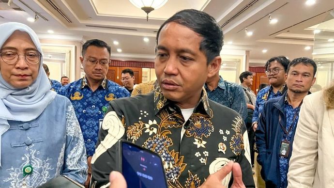 Menteri Kehutanan Raja Juli Antoni menjawab pertanyaan awak media ditemui di sela-sela Acara Lesson Learned Workshop bertajuk Bergerak dari Tapak: Menyemai Perhutanan Sosial yang Inklusif untuk Hutan Lestari dan Masyarakat Sejahtera di Jakarta, Kamis, 19 Februari 2026. ANTARA/Harianto