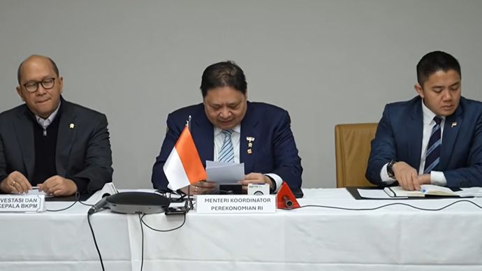 Menteri Koordinator Bidang Perekonomian Airlangga Hartarto dalam Konferensi Pers Penandatanganan Perjanjian Perdagangan Resiprokal Indonesia - Amerika Serikat 