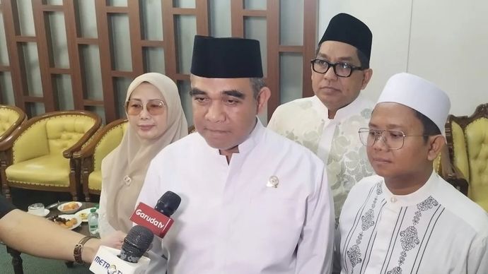 Ketua MPR RI Ahmad Muzani saat diwawancarai di Jakarta, Minggu, 22 Februari 2026. (ANTARA/Bagus Ahmad Rizaldi)