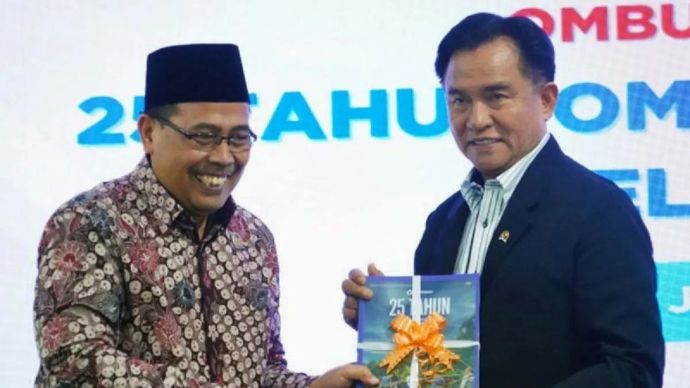 Ketua Ombudsman RI Mokhammad Najih (kiri) bersama Menko Kumham Imipas Yusril Ihza Mahendra (kanan) dalam acara Peluncuran Laporan Tahunan Ombudsman RI 2025, di Jakarta, Kamis, 19 Februari 2026. ANTARA/HO-Ombudsman RI/am.