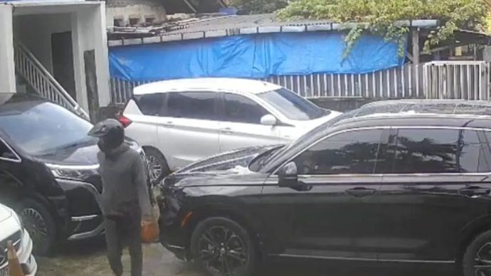 Tangkapan layar kamera pengawas (CCTV) aksi percobaan pencurian sepeda motor (curanmor) di Jalan Otista III, Kelurahan Cipinang Cipedak, Jatinegara, Jakarta Timur, Minggu, 22 Februari 2026 pagi. ANTARA/HO-Dokumentasi Pribadi.