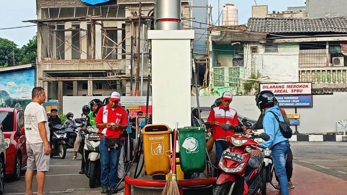 Lokasi penganiayaan terhadap petugas Stasiun Pengisian Bahan Bakar Umum (SPBU) 3413901 diduga oleh oknum aparat di Cipinang, Pulogadung, Jakarta Timur, Senin, 23 Februari 2026. ANTARA/Siti Nurhaliza. 
