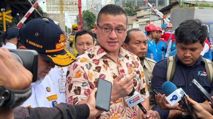 Anggota DPRD DKI Kenneth Geram Lihat Macet di Lokasi Proyek Flyover Latumenten