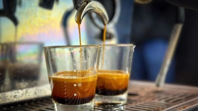 Ilustrasi - Kopi Americano yang diseduh menggunakan mesin kopi. ANTARA/Pamela Sakina/am.