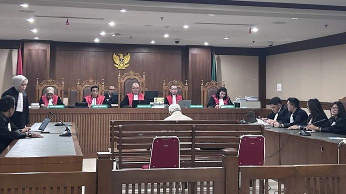 Direktur Umum PT Pertamina (Persero) periode 2012-2014 Luhur Budi Djatmiko dalam sidang pembacaan putusan majelis hakim di Pengadilan Tipikor pada PN Jakpus, Selasa, 24 Februari 2026. ANTARA/Agatha Olivia Victoria.