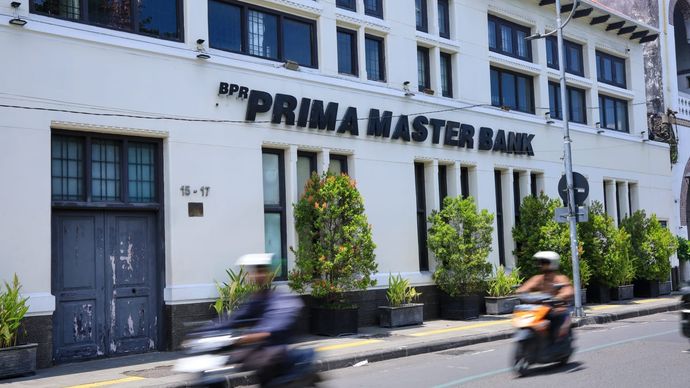 Lembaga Penjamin Simpanan (LPS) tengah fokus menangani BPR Prima Master Bank Surabaya, yang dicabut izin usahanya oleh otoritas sejak tanggal 27 Januari 2026 lalu. 