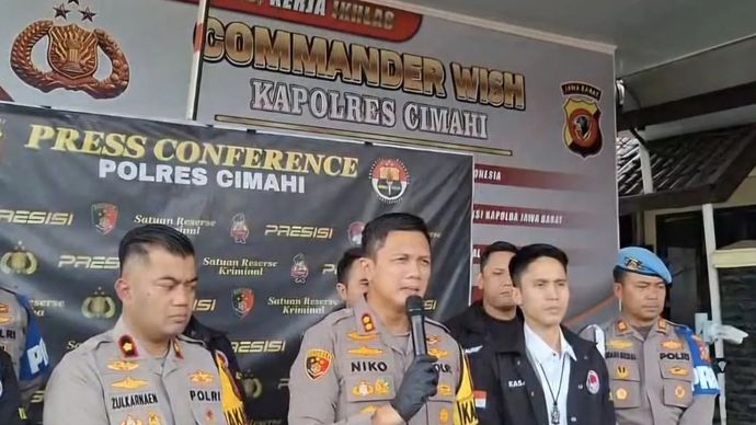 Kapolres Cimahi AKBP Niko Nurallah Adi Putra saat memberikan keterangan di Cimahi, Jawa Barat. ANTARA/Ilham Nugraha.