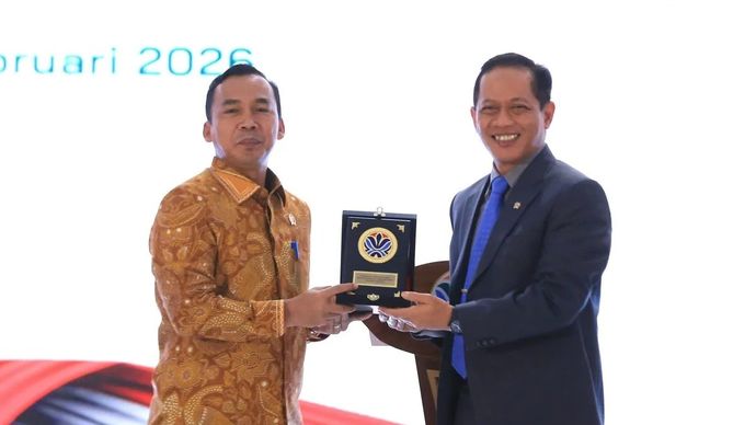 Mendukbangga/Kepala BKKBN Wihaji (kiri), Menteri LH/Kepala BPLH Hanif Faisol Nurofiq (kanan) dalam Rapat Koordinasi Nasional Pengelolaan Sampah Tahun 2026 di Jakarta, Rabu, 25 Februari 2026. ANTARA/HO-Kemendukbangga/BKKBN.