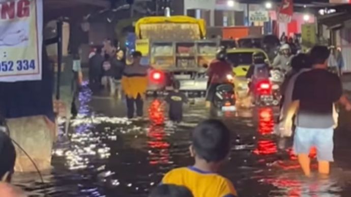  Banjir Nipa-nipa Antang Makassar Masih Merendam Malam Ini 