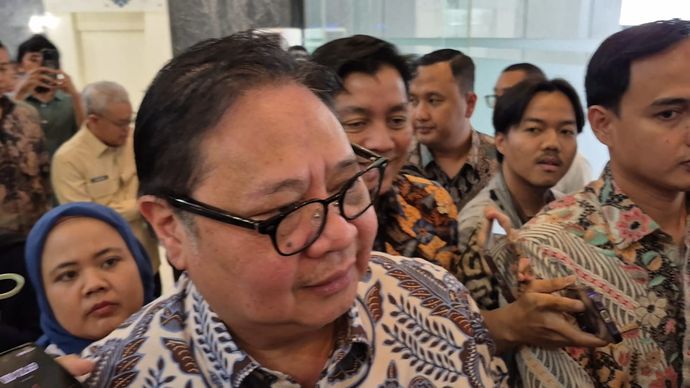 Menteri Koordinator (Menko) Bidang Perekonomian Airlangga Hartarto mengatakan pekerja Perjanjian Kerja Waktu Tertentu (PKWT) dan tenaga alih daya atau outsourcing akan kembali diatur dalam Undang-Undang (UU) Ketenagakerjaan yang baru. 