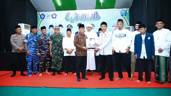 Menteri Desa dan PDT Yandri Susanto membuka Syiramah Al Khairiyah di Cilegon dan mengajak mahasiswa menjadi pelaku ekspor melalui program Desa Ekspor. 